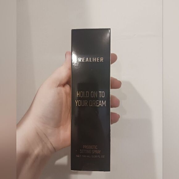 RealHer "Hold On To Your Dream" Probiotic Setting Spray - Picture 3 of 5